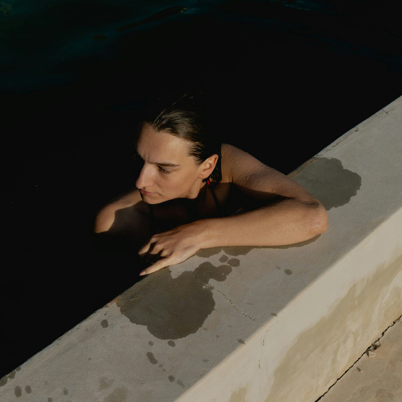Woman in pool The Next Wave of Wellness is Clean Energetics by kaü Health